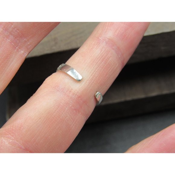 Size 5 Sterling Silver Silpada Swirl And Shell Toe Band Ring - Picture 2 of 6